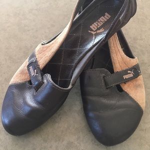 Ladies brown leather PUMA slip on flats